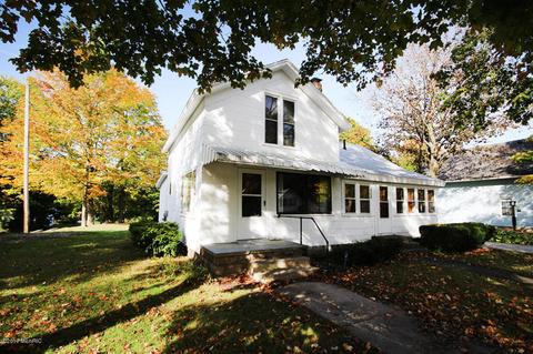 308 Berrien St, Buchanan, MI 49107 photo 2