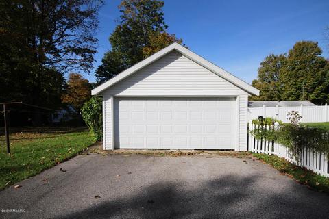 308 Berrien St, Buchanan, MI 49107 photo 3