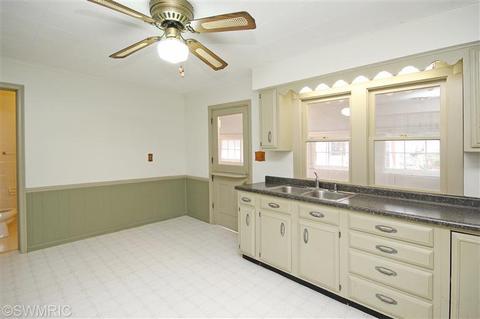 901 E Augusta Dr, Augusta, MI 49012 photo 5