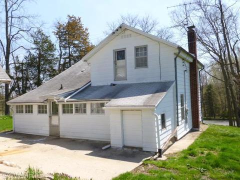 901 E Augusta Dr, Augusta, MI 49012 photo 2