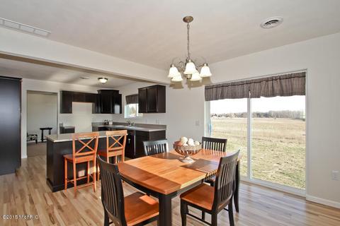 311 Eagle Dr, Caledonia, MI 49316 photo 2