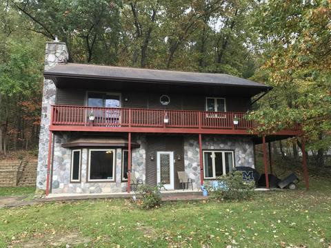 10508 N Riverview Dr, Plainwell, MI 49080 photo 1