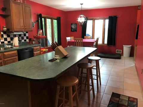 10508 N Riverview Dr, Plainwell, MI 49080 photo 7