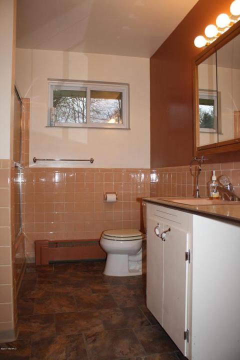 16589 E Augusta Dr, Augusta, MI 49012 photo 8