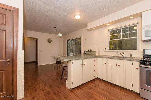 348 13th St, Plainwell, MI 49080 photo 6