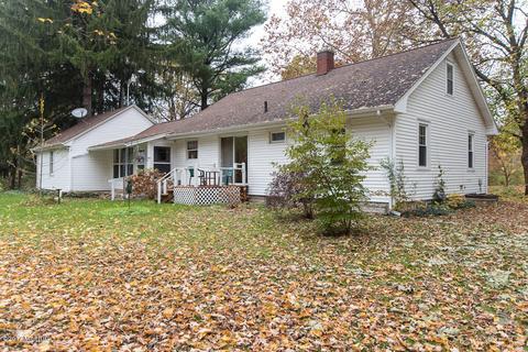 348 13th St, Plainwell, MI 49080 photo 3