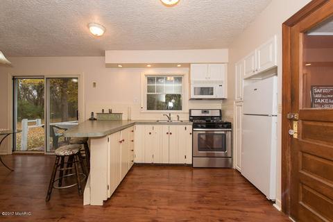 348 13th St, Plainwell, MI 49080 photo 5
