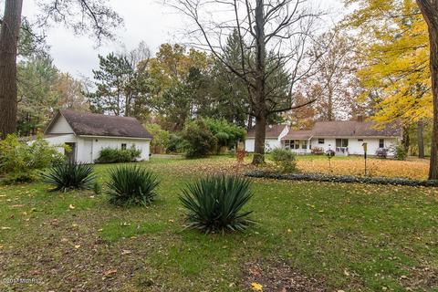 348 13th St, Plainwell, MI 49080 photo 4