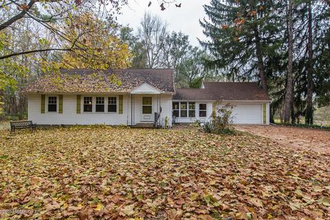 348 13th St, Plainwell, MI 49080 photo 1