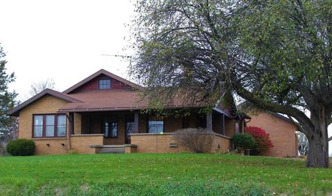 579 E Parmeter Rd, Ionia, MI 48846 photo 1