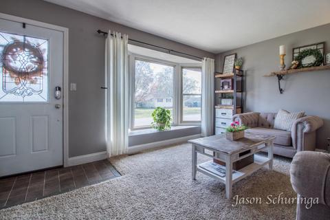 250 Donna Dr, Lowell, MI 49331 photo 3