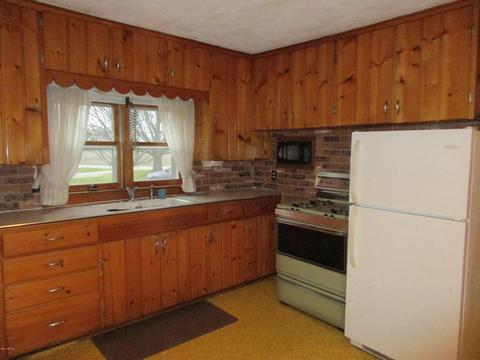 536 E 120th, Grant, MI 49327 photo 7