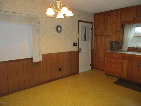 536 E 120th, Grant, MI 49327 photo 4