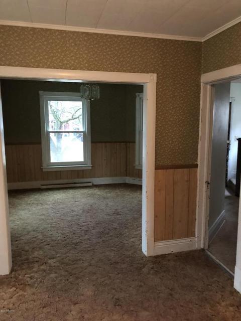 811 Pearl St, Belding, MI 48809 photo 7