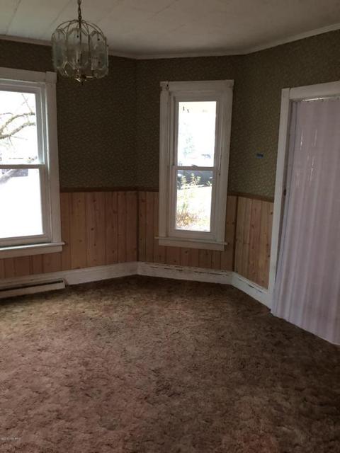 811 Pearl St, Belding, MI 48809 photo 8