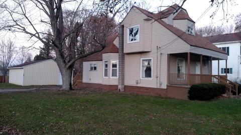934 Masonic, Belding, MI 48809 photo 1