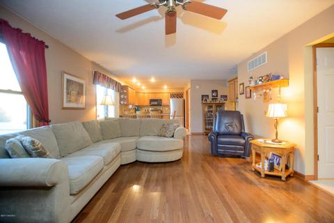 830 E Park Dr, Niles, MI 49120 photo 6