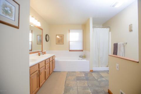 830 E Park Dr, Niles, MI 49120 photo 16