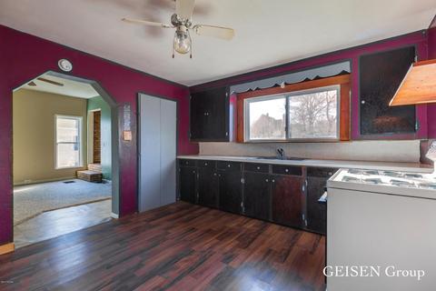 703 Harrison St, Belding, MI 48809 photo 3