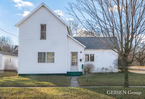 703 Harrison St, Belding, MI 48809 photo 2