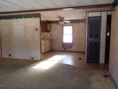406 E North St, Tekonsha, MI 49092 photo 4