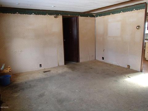 406 E North St, Tekonsha, MI 49092 photo 5