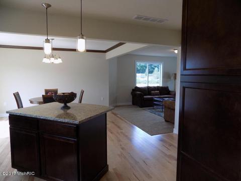 920 High St, Lowell, MI 49331 photo 7