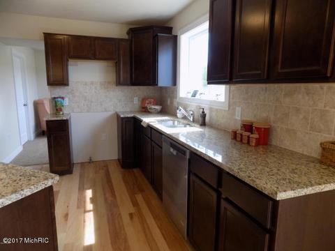 920 High St, Lowell, MI 49331 photo 4
