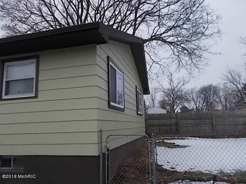 915 Bennett St, Jackson, MI 49202 photo 3