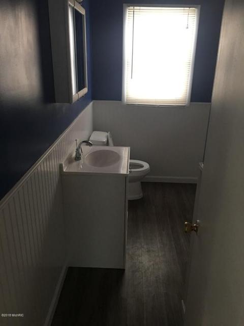 915 Bennett St, Jackson, MI 49202 photo 6