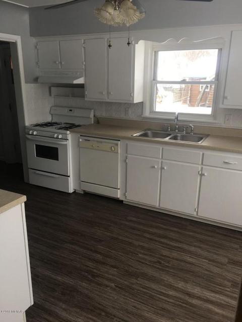 915 Bennett St, Jackson, MI 49202 photo 5