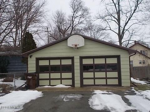 915 Bennett St, Jackson, MI 49202 photo 4