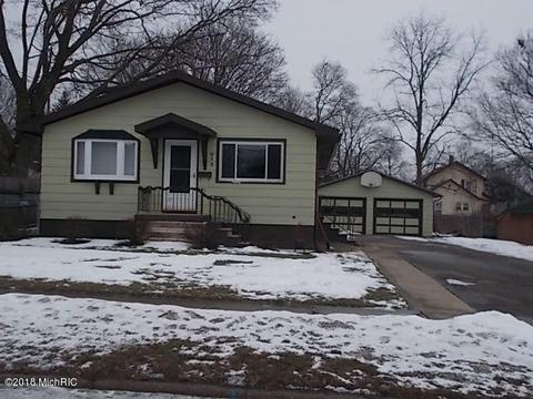 915 Bennett St, Jackson, MI 49202 photo 1