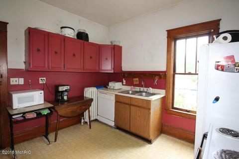 228 3rd St, Morley, MI 49336 photo 8