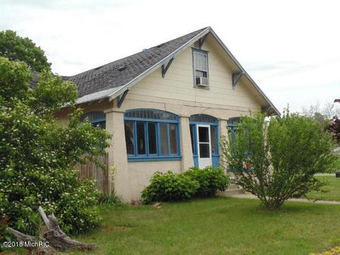 228 3rd St, Morley, MI 49336 photo 2