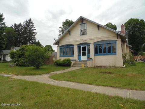 228 3rd St, Morley, MI 49336 photo 1