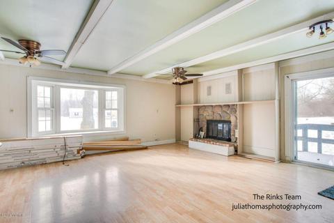 14041 Wolf St, Freeport, MI 49325 photo 2