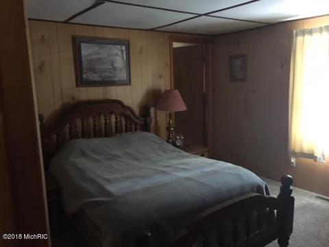 653 Jenny Cir, Baldwin, MI 49304 photo 11
