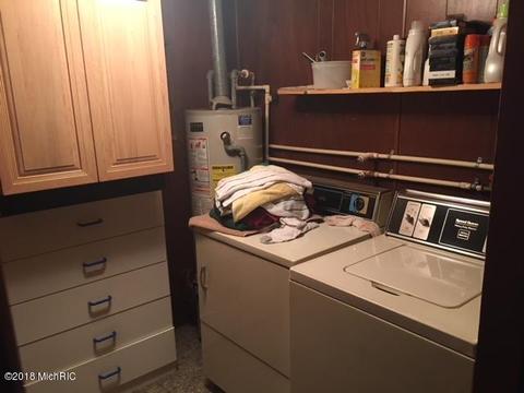 653 Jenny Cir, Baldwin, MI 49304 photo 9