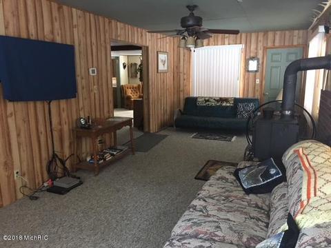 653 Jenny Cir, Baldwin, MI 49304 photo 3