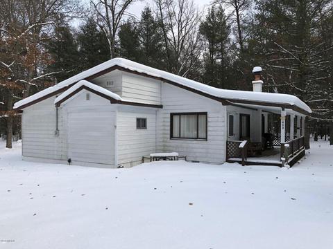 653 Jenny Cir, Baldwin, MI 49304 photo 16