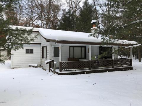 653 Jenny Cir, Baldwin, MI 49304 photo 1