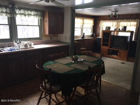 653 Jenny Cir, Baldwin, MI 49304 photo 4