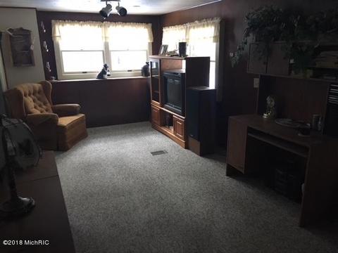653 Jenny Cir, Baldwin, MI 49304 photo 6