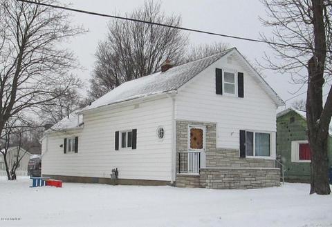 279 Third St, Manistee, MI 49660 photo 1