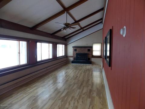 204 S Second St, Edmore, MI 48829 photo 4