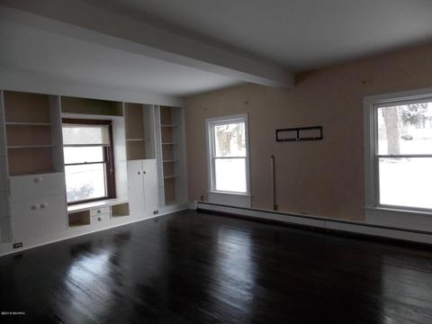 204 S Second St, Edmore, MI 48829 photo 17