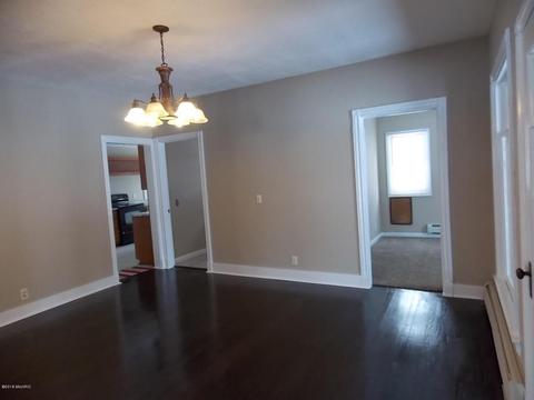 204 S Second St, Edmore, MI 48829 photo 16