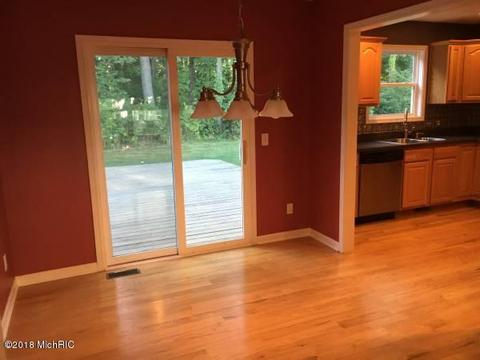 2064 Arbor Mdws, Dewitt, MI 48820 photo 2
