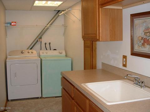 1484 Springbrook Dr, Jenison, MI 49428 photo 26